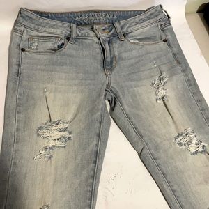 Women’s American Eagle skinny 30x28destroyed jeans